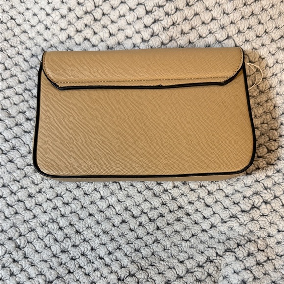 Marilyn Monroe Tan Clutch with Gold Accent - Picture 3 of 7